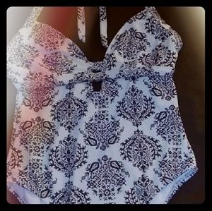 WOMANS BATHING SUIT